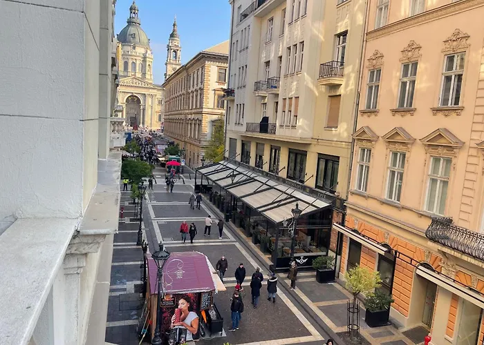 Basilica View Prime Apartment With Free Parking