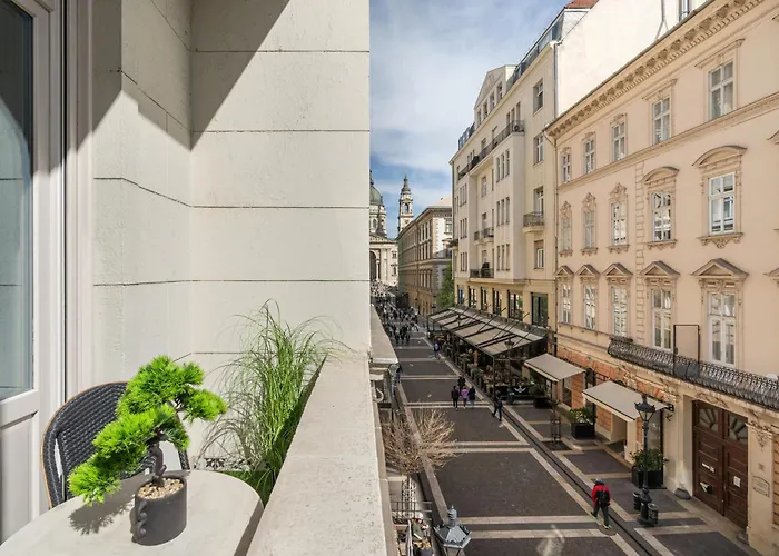 Basilica View Prime Apartment With Free Parking